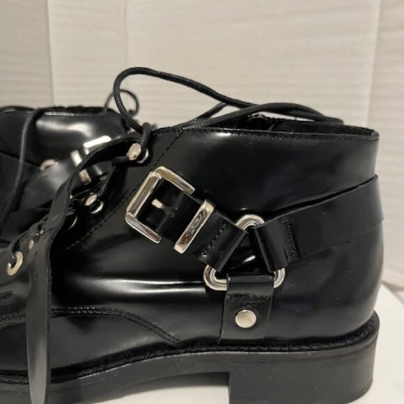 Le Chateau patent leather ankle boots. - Picture 3 of 5